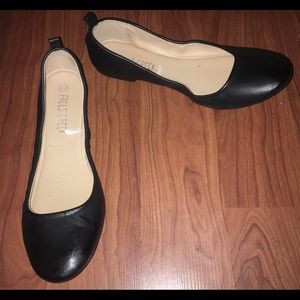 Ballet Slipper style shoe in black!